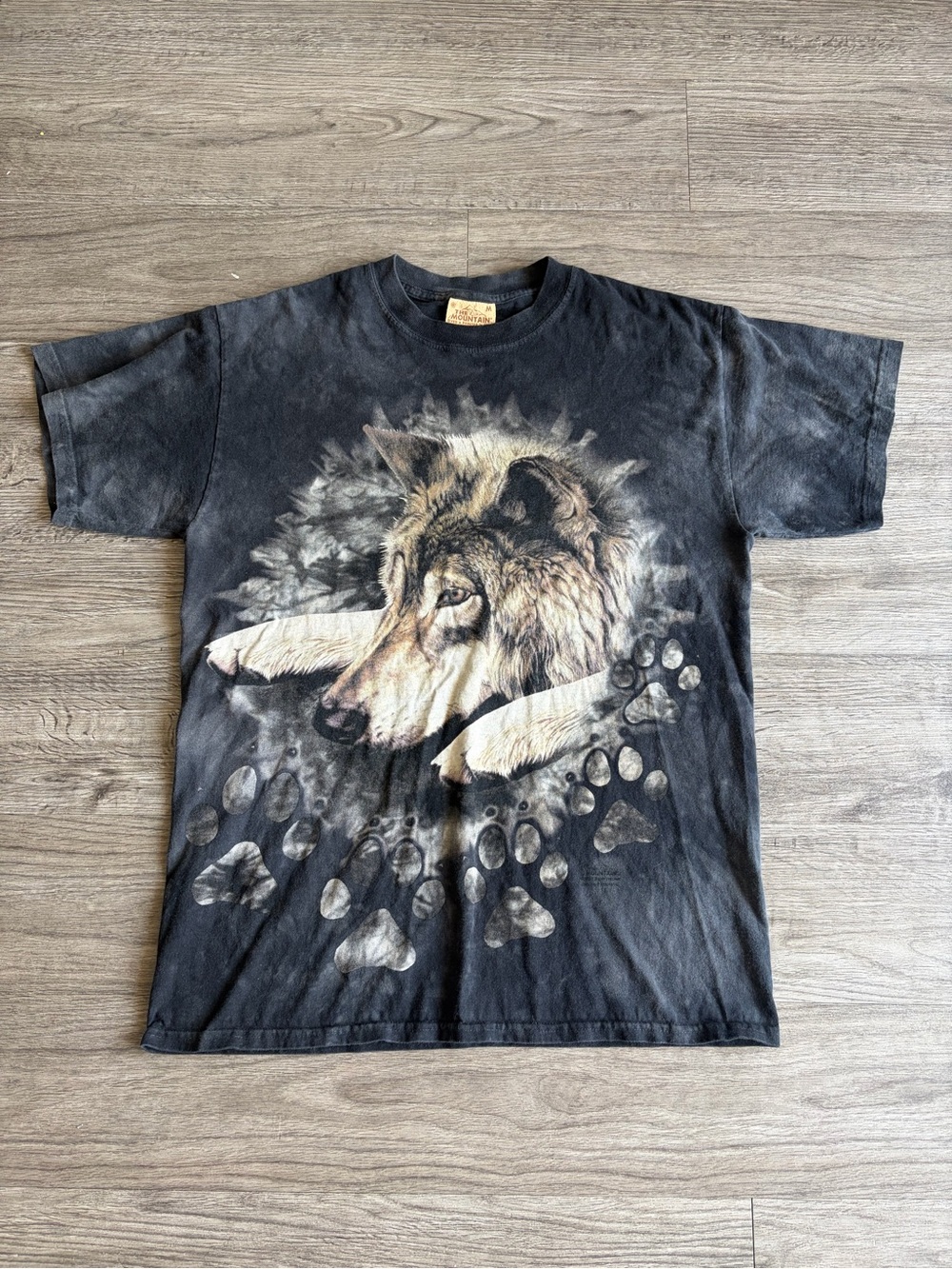 The mountain Wolf Graphic Tee in Black and Cream